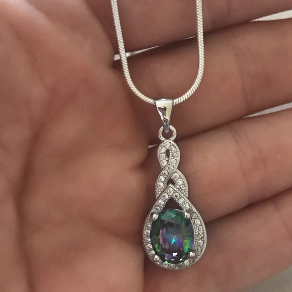 HOST PICKπ₯ Mystic Pendent in White Filled Gold - Picture 3 of 3